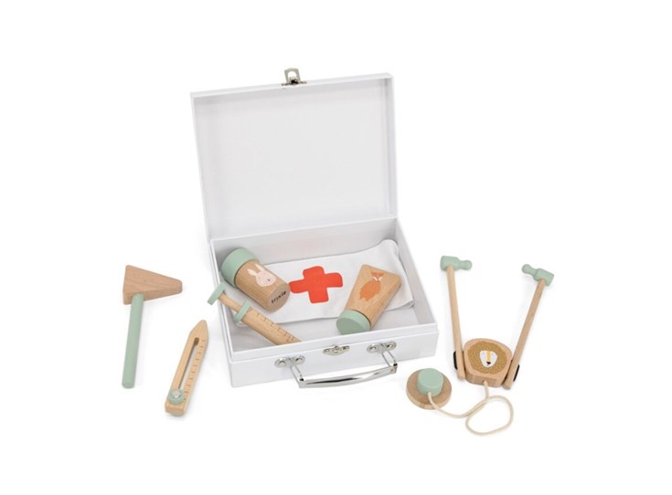 Wooden-doctor-set