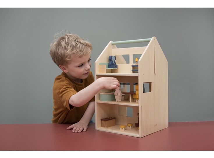 Wooden-play-house-with-accessories