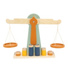 Wooden-scale-with-six-weights